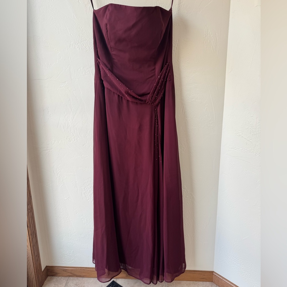 Jordan Strapless Burgundy Dress